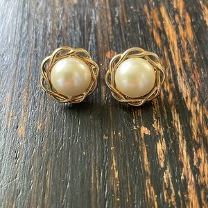 Vintage Trifari Clip On Earrings